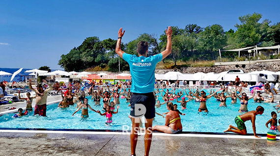 Risus-sportska-animacija-aqua-aerobic